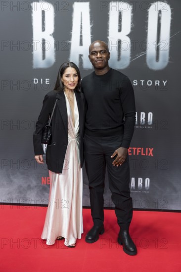 Ferdinand Owusu-Ansah aka Itsfrizzo with accompaniment at the premiere of the Netflix film Babo in the Astor Film Lounge Berlin on 24.10.2025
