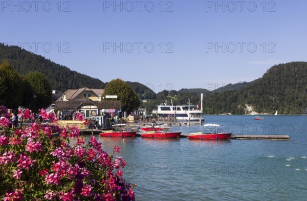 Lakeside promenade in Sankt Gilgen, Wolfgangsee, Salzkammergut, Salzburg, Austria