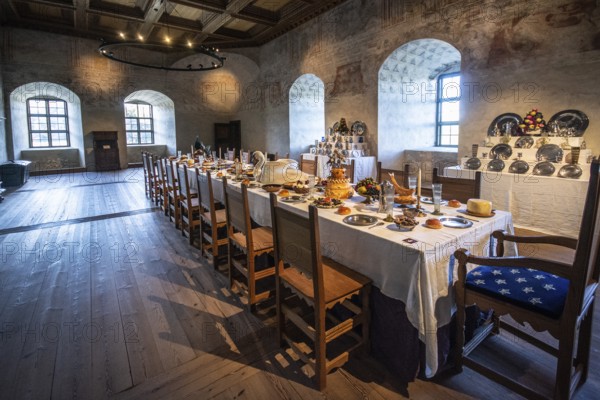 Interior of Kalmar Castle: The Easter table in the Grey Hall where Johan III ate his meals. Kalmar, Småland, Sweden, Scandinavia. Kalmar Castle was build in the 12th century. It was here that the Kalmar Union was signed in 1397. During the 16th century and the time of the Vasa kings the castle acquired its current design