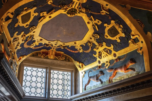 Interior of Kalmar Castle: The Royal Chamber became a bedroom for Erik XIV around 1560. The frieze with hunting motifs is from the time of Johan III in 1572-1573. Kalmar, Småland, Sweden, Scandinavia. Kalmar Castle was build in the 12th century. It was here that the Kalmar Union was signed in 1397. During the 16th century and the time of the Vasa kings the castle acquired its current design
