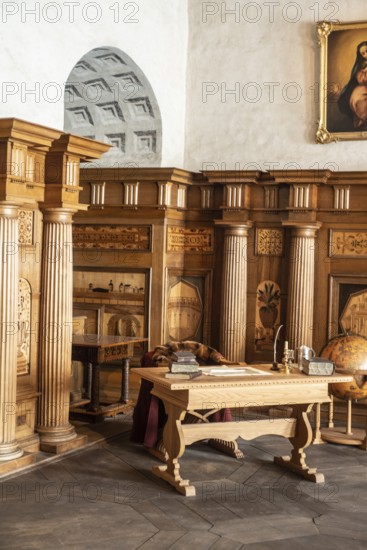 Interior of Kalmar Castle: Rut Hall was Queen Gunilla Bielke's state room when she and her husband Johan III lived at the castle. Kalmar, Småland, Sweden, Scandinavia. Kalmar Castle was build in the 12th century. It was here that the Kalmar Union was signed in 1397. During the 16th century and the time of the Vasa kings the castle acquired its current design