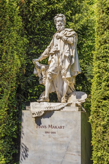 Monument with marble sculpture to Hans Makart, the Austrian painter and decorative artist for theatre buildings Stadtpark, Vienna, Austria