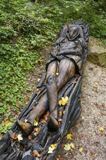 Wooden sculpture The Sleeping Count, Pfullinger Sagenweg, stories and legends, by woodsaw artist Billy Tröge, Ursulaberg, Pfullingen, Baden-Württemberg, Germany