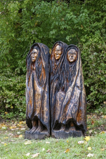 Wooden sculpture Die Nachtfrau der Urschel, Pfullinger Sagenweg, stories and legends, by woodsaw artist Billy Tröge, Ursulaberg, Pfullingen, Baden-Württemberg, Germany