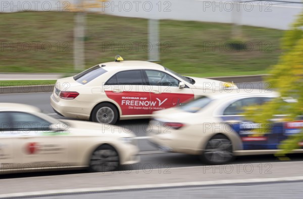 Taxis, Düsseldorf-Bilk railway station, taxi stand, North Rhine-Westphalia