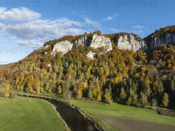 Aerial view of the Upper Danube Valley surrounded by autumn vegetation with the Hausender Peaks above the Danube, climbing rocks, Jurassic limestone cliffs, Hausen im Tal, Swabian Jura, Baden-Württemberg, Germany