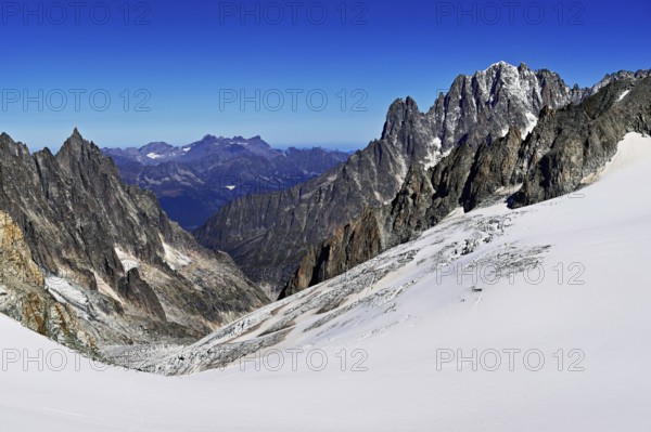 View of the mountains l'Aiguille Noire de Peuterey, L'Aiguille Blanche de Peuterey, in the back the Italian Alps, Pointe Helbronner observation terrace, Chamonix-Mont-Blanc, Haute-Savoie, watershed Italy, France