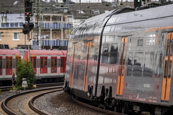 Rhein-Ruhr-Express, RRX train, RE5 on the way to Oberhausen, S6 on the way to Düsseldorf airport, in front of Düsseldorf main station, here near Volksgarten station, North Rhine-Westphalia, Germany
