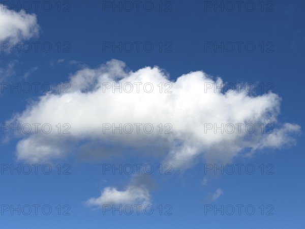 Weissew Altocumulus Altocumulus cloud under blue sky, international