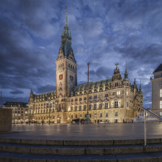 Town Hall Square, Rathausplatz, Rathausplatz with Hamburg City Hall and cloudy sky in the background, Hamburg, Germany