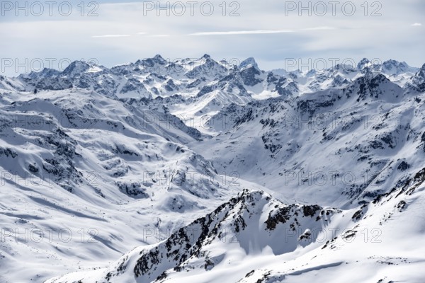 Mountain panorama with view of peaks of the Bernina Group, view from Piz Grialetsch in winter, Bündner Haute Route, Albula Alps, Rhaetian Alps, Grisons, Switzerland