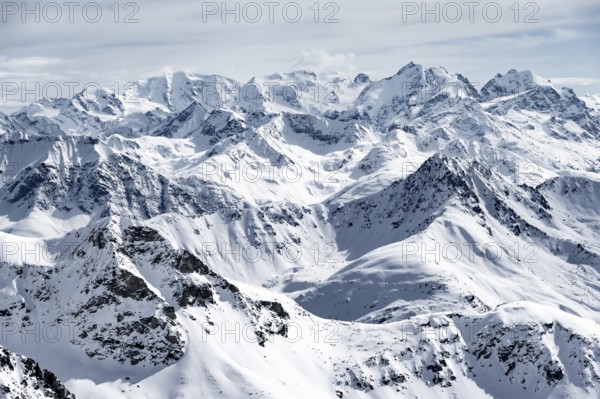 Mountain panorama with view of peaks, view from Piz Grialetsch in winter, Bündner Haute Route, Albula Alps, Rhaetian Alps, Grisons, Switzerland