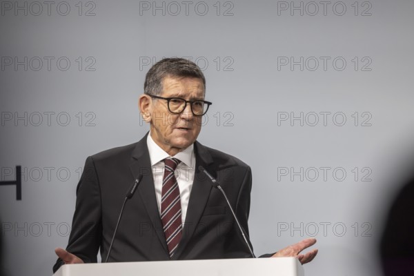 Prof. Reinhold R. Geilsdörfer, CEO of the Dieter Schwarz Foundation. ground-breaking ceremony ceremony for the Artificial Intelligence Innovation Park (IPAI) . In addition to Chancellor Merz, Minister-President Kretschmann and other ministers were also on site. The IPAI Campus will one day be the size of 42 soccer fields and around three billion euros will be invested. The starting capital of 100 million is shared by the state of Baden-Württemberg and the Dieter Schwarz Foundation. Heilbronn, Baden-Württemberg, Germany
