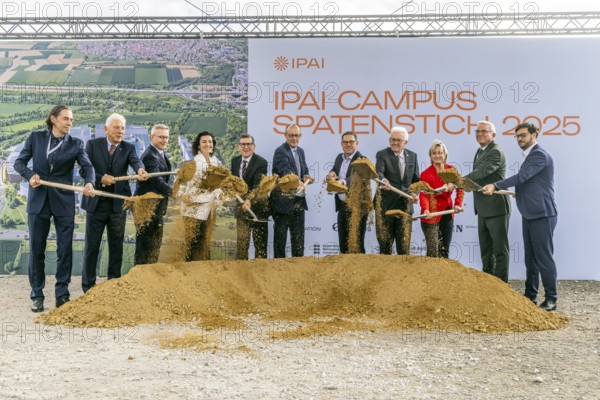 From left, architect Jacob van Rijs, OB Harry Mergel, Digital Minister Dr. Karsten Wildberger, Research Minister Dorothee Bär, Prof. Reinhold Geilsdörfer (Dieter Schwarz Foundation), Friedrich Merz, Gerd Chrzanowski (CEO, Schwarz Group), Winfried Kretschmann, Dr. Nicole Hoffmeister-Kraut (Economics Minister BW), Thomas Strobl (Interior Minister BW), Moritz Gräter (IPAI CEO) . ground-breaking ceremony ceremony for the Innovation Park for Artificial Intelligence (IPAI) in Heilbronn. Heilbronn, Baden-Württemberg, Germany