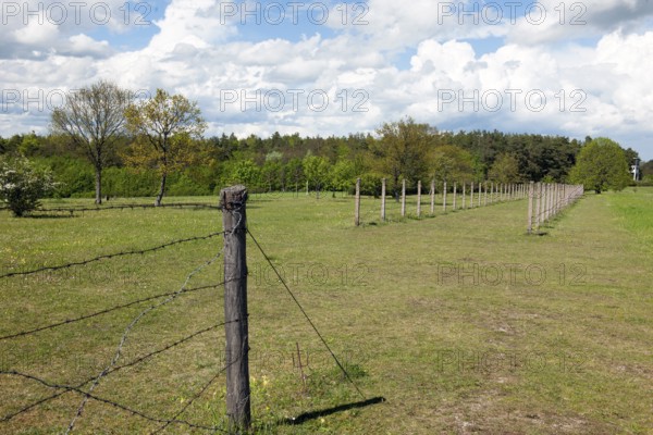 Partially reconstructed first border fence on the inner German border former zone border between West Germany Federal Republic and GDR East Germany with barbed wire between death strips, Open-Air Museum Point Alpha Memorial, Rasdorf, Hesse, Geisa, Thuringia, Germany