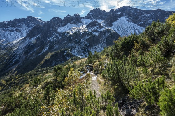 Hiking trail around the pulpit in autumn vegetation, in the back mountains of the Allgäu Alps, Allgäu, Vorarlberg, Austria