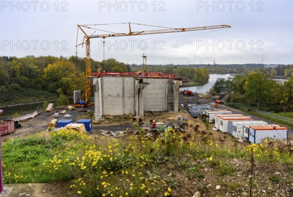 Four-lane new building of the town bypass in Wesel, B58n, here the bridge structure across the Lippe estuary into the Rhine, so far traffic flows through the town towards the Rhine bridge Wesel westwards, or vice versa, over 23, 000 vehicles use this route, after completion, traffic then runs between A3 in the east and A57 around the town, Wesel North Rhine-Westphalia