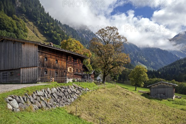 Old farmhouse in the historic mountain farming village of Gerstruben, Dietersbachtal, near Oberstdorf, Allgäu Alps, Oberallgäu, Allgäu, Bavaria, Germany