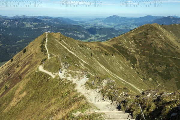 View from Fellhorn to Schlappoldkopf and Söllerkopf with Fellhorn ridge hiking trail, behind Illeretal, Oberstdorf, Oberallgäu, Allgäu, Bavaria, Germany