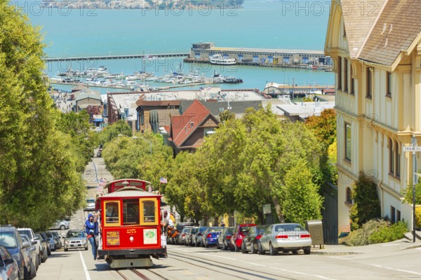 Powell-Hyde line cable car, San Francisco, California, USA