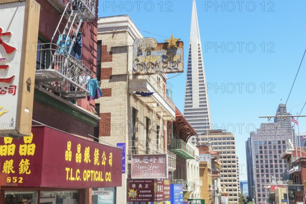 TransAmerica building seen from Chinatown, San Francisco, California, USA