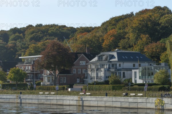 Kiel harbour, exclusive living on the Kiellinie waterfront, villas, balcony, water, slope, forest, benches, Kiel Fjord, Baltic Sea, Schleswig-Holstein, Germany