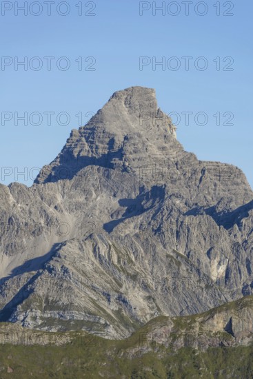 Mountain panorama from the Koblat-Höhenweg on the Nebelhorn across the Obertal with lush green meadows to the Hochvogel and Rosszahn group with the Hochvogel, 2592m, Allgäu, Bavaria, Germany