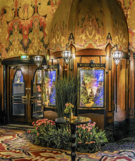 Foyer of the Tuschinski Theatre, Pathé Tuschinski, traditional cinema in the Art Deco style of the 1920s, Reguliersbreestraat, Amsterdam, the Netherlands