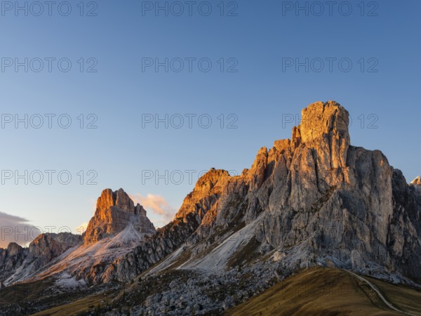 Passo di Giau at dusk, Giau Pass, in the back peaks of Ra Gusela, Nuvolau and Averau, Dolomites, Alps, Belluno province, Veneto region, Italy