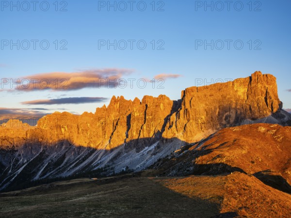 Cima D'Ambrizzola massif in the evening light, Alpenglühen, Passo di Giau, Giau Pass, Dolomites, Alps, Belluno Province, Veneto, Italy