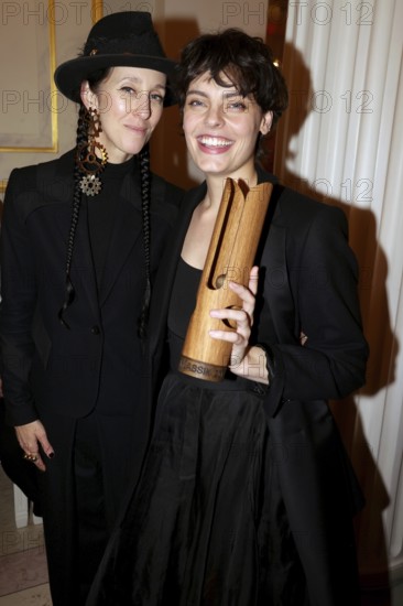 Esther Perbandt, Emily d'Angelo, Opus Klassik 2025, awards ceremony at concert hall Berlin, 12.10.2025