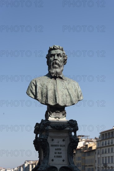 Bronze bust of artist and goldsmith Benvenuto Cellini on the Ponte Vecchio in Florence, Tuscany, Italy