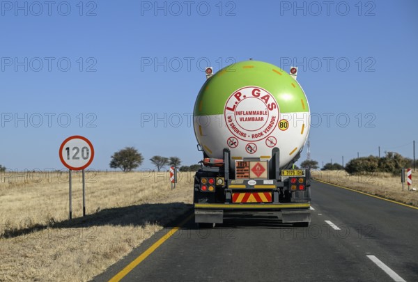 Truck on expressway B1 between Windhoek and Otjiwarongo, speed limit 120 km/h, near Otjiwarongo, Otjozondjupa region, Namibia