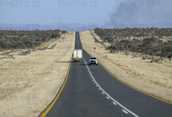 Cars on expressway B1 between Windhoek and Otjiwarongo, near Okahandja, Otjozondjupa region, Namibia