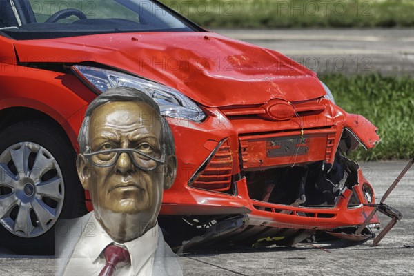Symbolic image, car, expert, insurance claim, car insurance, fire, road accident, car crash, consequential costs, loss of earnings, consequences of accident, workshop, repair, police, court, causes of accident, damage report, high repair costs, hire car, amount of money, penalty, Germany, international
