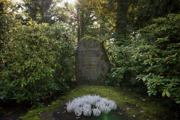 Gravesite, Gravestone, Grave of the Breuninger family, Eduard, Lydia, Heinz, Waldfriedhof, Stuttgart, Baden-Württemberg, Germany