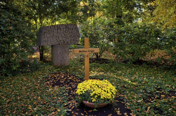 Gravesite, Gravestone, Grave of the Walther Zügel family, former chairman of the board of the Landesgirokasse Stuttgart, Waldfriedhof, autumn, autumnal, Stuttgart, Baden-Württemberg, Germany