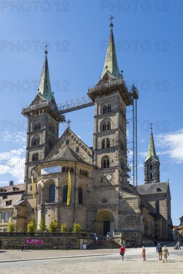 Cathedral on Cathedral Square, tourists, Old Town, UNESCO World Heritage Site, Bamberg, Upper Franconia, Franconia, Bavaria, Germany