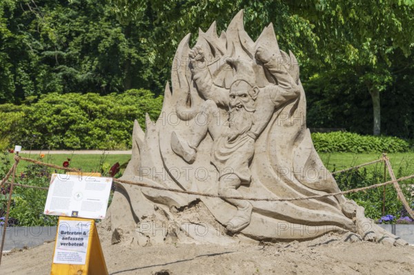 Sand sculpture with barrier, fairytale figure of Rumpelstiltskin, garden show, Bad Lippspringe, Westphalia, North Rhine-Westphalia, Germany