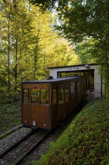 Teak car of the funicular railway, cable car, SSB, Stuttgarter Straßenbahn AG, local transport, station, stop, Waldfriedhof, Stuttgart, Baden-Württemberg, Germany