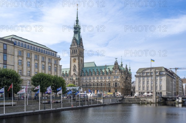 View over the Kleine Alster to Hamburg City Hall, Jungfernstieg, Hamburg, Germany