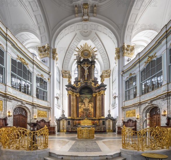 St Michael's Church, Michel, Baroque Church of St Michael, Baroque altar area with golden decoration and paintings, Hamburg, Hanseatic City of Hamburg, Germany