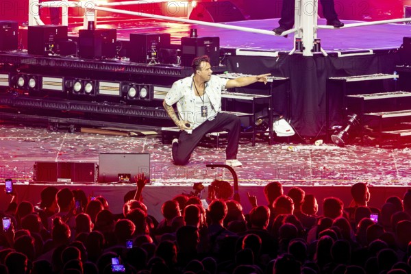 Dag-Alexis Kopplin (singer of the band SDP) at the Arena Tour 2025 of FiNCH in the ZAG Arena in Hanover on 08.10.2025