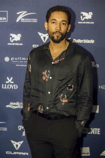 Benito Bause on the red carpet in front of the award ceremony at the Pullmann Berlin Schweizerhof, Berlin, 09.10.2025
