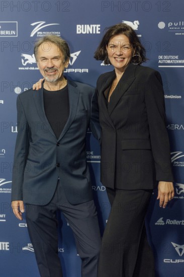 Martin May and Stephanie Damare on the red carpet in front of the award ceremony at Pullmann Berlin Schweizerhof, Berlin, 09.10.2025