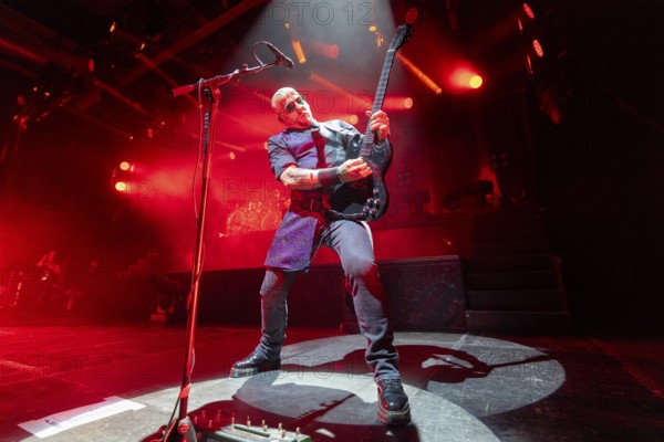 Carl Fornia, guitarist, Mono Inc., dark rock band, D, live on Live 2025 Tour at the Columbiahalle in Berlin on 10 October 2025