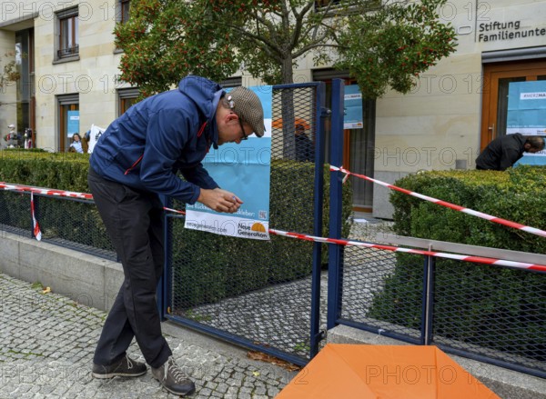 The New Generation symbolically organises a house search at the Family Business and Politics Foundation, Berlin, 10 October 2025