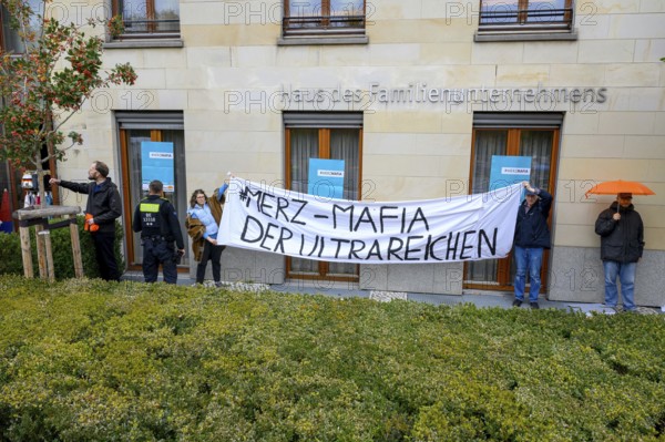 The New Generation symbolically organises a house search at the Family Business and Politics Foundation, activists with banner #Merz-Mafia der Ultrareichen, Berlin, 10.10.2025