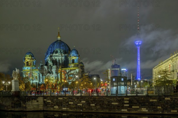 Berlin Cathedral, with television tower, 21st BERLIN FESTIVAL OF LIGHTS, motto Let's Shine Together, light installations, 8 October 2025, Berlin, Germany, opening day in drizzle < english> 21st BERLIN FESTIVAL OF LIGHTS, motto Let's Shine Together, light installations, October 8, 2025, Berlin, Germany