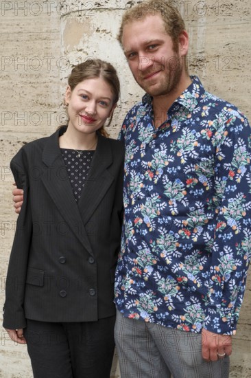 Johanna Marie Bourgeois and Johannes Hallervorden at the annual press conference for the 2025/2026 season at the Theater am Frankfurter Tor. Berlin, 07.10.2025
